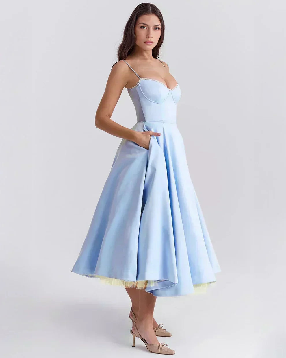 Ausgestelltes Abendkleid
