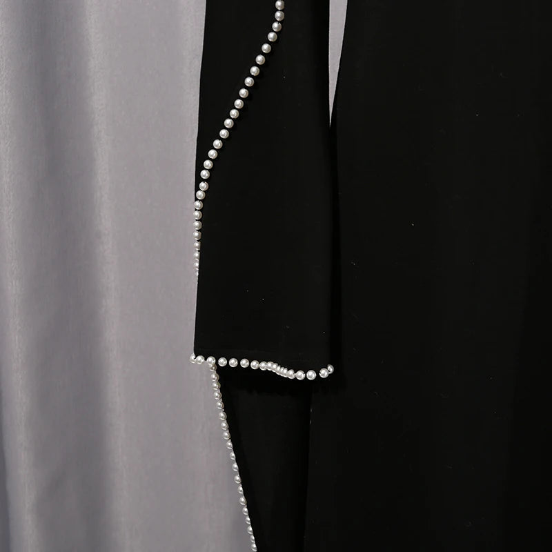 Abaya mit Perlenbesatz